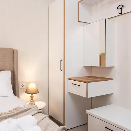 Niman Beachside Апартаменты Ханья