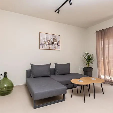 Апартаменты Niman Beachside *