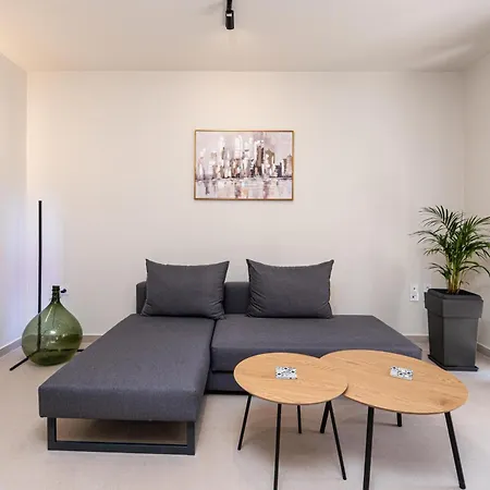 Апартаменты Niman Beachside *